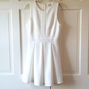 FRANCESCA'S WHITE TEXTURE KNIT SLEEVELESS FIT FLARE DRESS BOX PLEATS SIZE MEDIUM